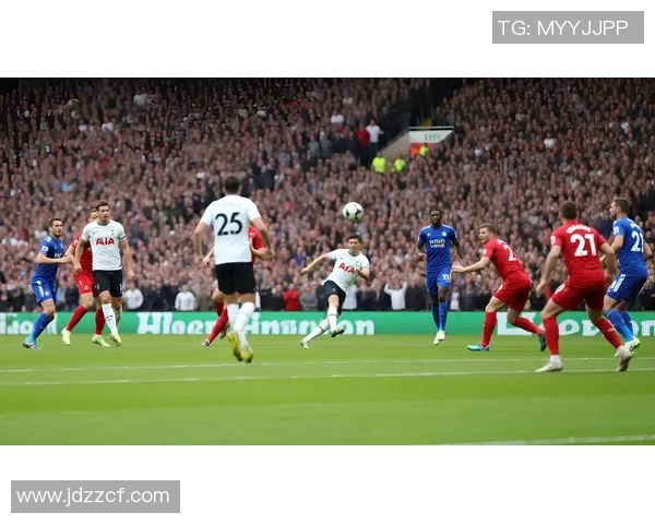 身怀绝技的足球明星如何在绿茵场上书写传奇人生与辉煌成就