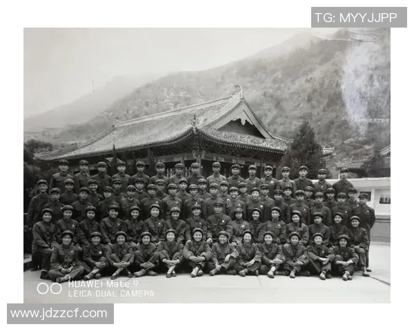 九几年经典足球明星海报回顾见证青春岁月与激情瞬间的珍贵记忆 九几年经典足球明星海报回顾见证青春岁月与激情瞬间的珍贵记忆