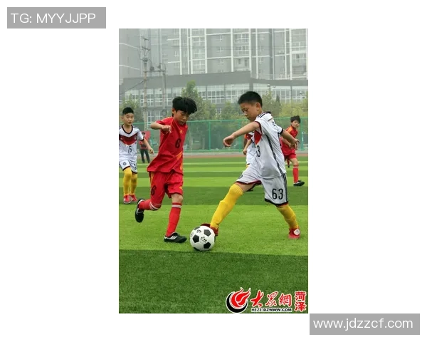 成都足球队区域防守战术解析与实战应用探讨 成都足球队区域防守战术解析与实战应用探讨