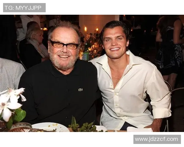 足球明星儿子展现天赋才华的视频引发热议网友纷纷点赞称赞小小球星潜力无限